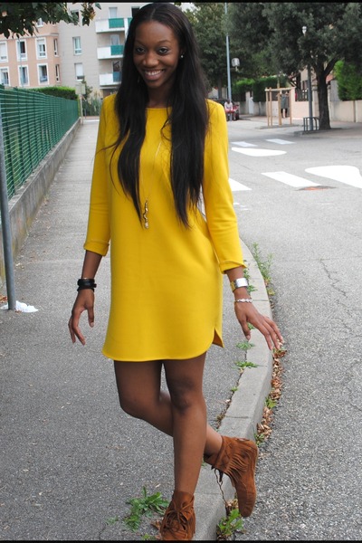yellow-dress-dress-burnt-orange-minnetonka-flats_400